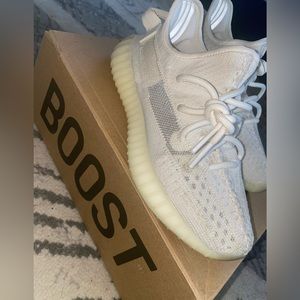 Yeezy Boost V2 size 4 1/2 in GUC